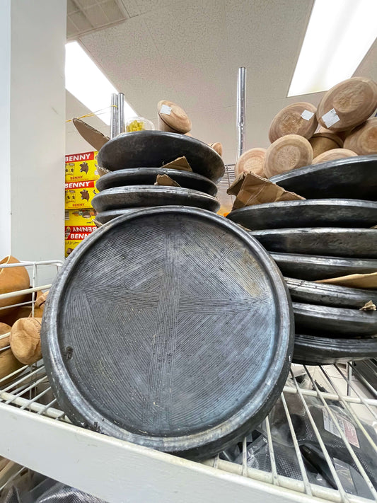 AFRICAN EARTHENWARE / ASANKA WITH WOODEN GRINDER